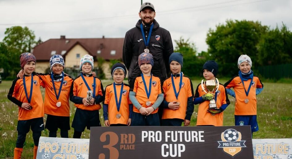 U6 | Młodzi zawodnicy zdobywają brąz ze starszymi kolegami! U6 | Młodzi zawodnicy zdobywają brąz ze starszymi kolegami!